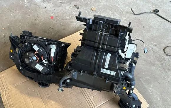 Land Rover Range Rover Velar Interior heater climate box assembly J8A219E963