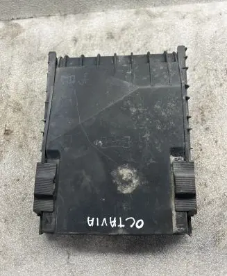 Skoda Octavia Mk2 (1Z) Fuse box cover 1K0937132F