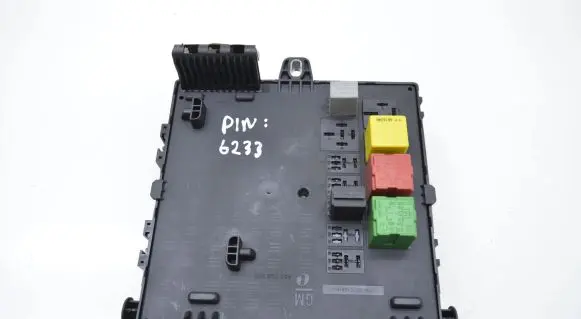 Opel Signum Fuse module 13205777 14931365