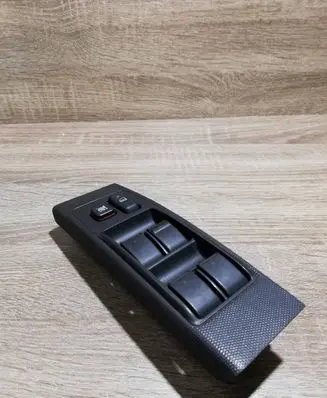 Toyota Avensis T250 Electric window control switch 84822000F0