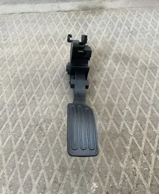 Nissan Juke I F15 Accelerator throttle pedal 180023RA0B