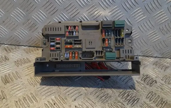 BMW X5 E70 Fuse box set B010107400 62153831 BJ2R732620