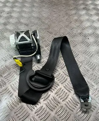 Volkswagen PASSAT B7 Front seatbelt 34153986 34153868A