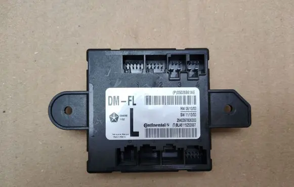 Chrysler Town & Country V Door control unit/module P05026861AE
