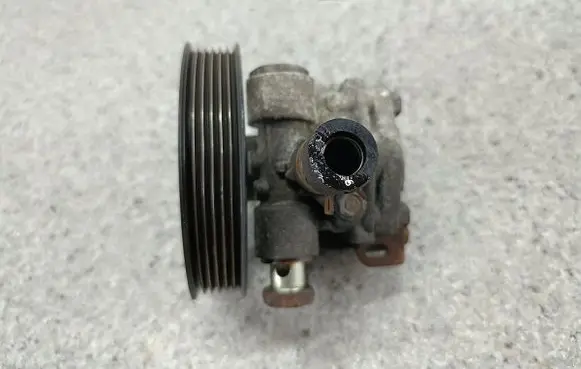 Mitsubishi Lancer X Power steering pump KYB