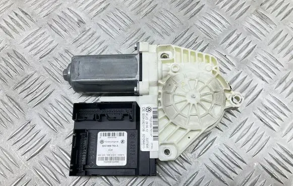 Volkswagen Scirocco Front door window regulator motor 5K0959793A 1Q0959701H