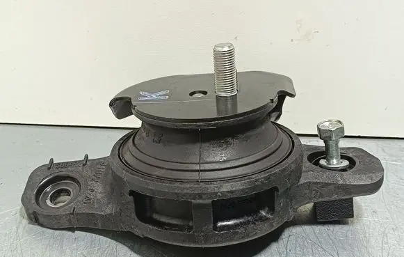 Subaru Forester SK Engine mount bracket
