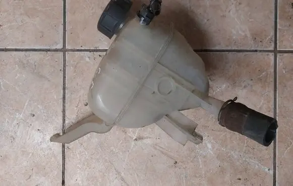 Citroen C5 Fuel expansion tank 