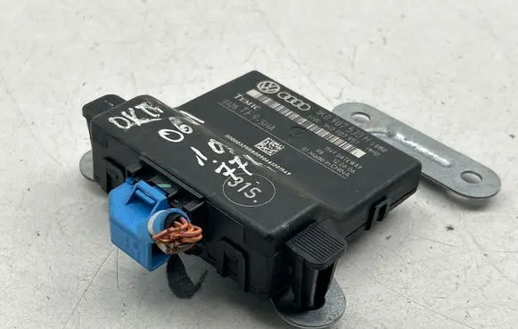 Volkswagen Golf V Gateway control module 1K0907951