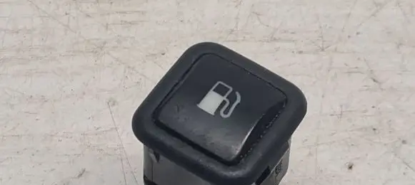 Volkswagen PASSAT B5 Fuel tank opening switch 3B0959833A