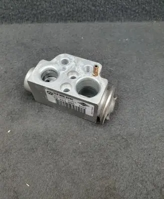 Audi Q7 4L Air conditioning (A/C) expansion valve 7L0820679C