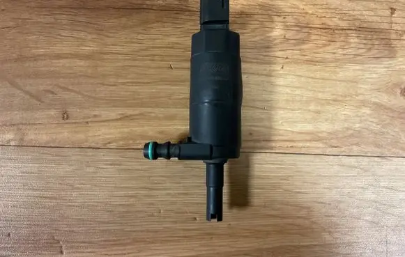 Volvo V50 Windscreen/windshield washer pump 5W9313K082