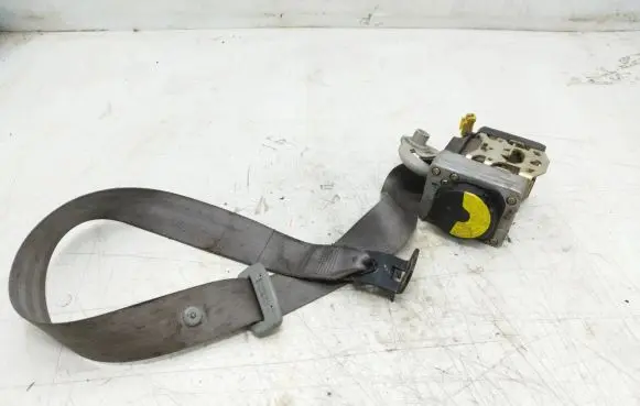 Volkswagen Golf IV Front seatbelt