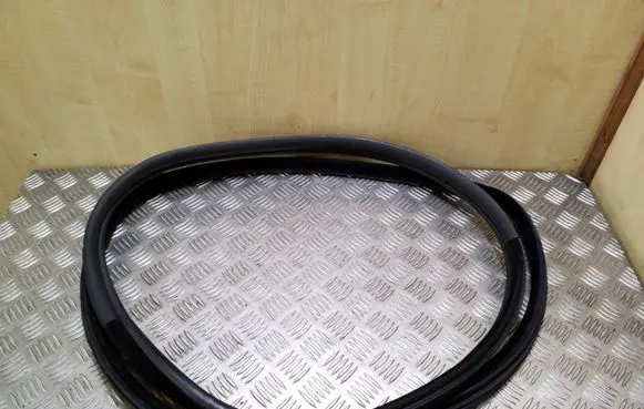 BMW X5 E70 Rear door rubber seal (on body) 