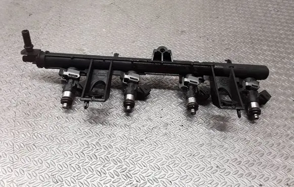 Renault Twingo II Fuel injectors set 8200367250 0280158046
