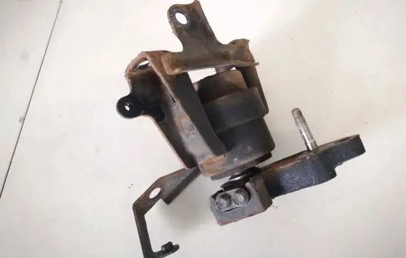 Toyota Avensis T250 Engine mount bracket