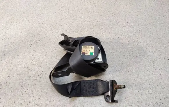 MG ZR Rear seatbelt