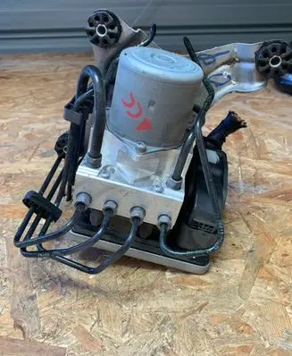 BMW 5 G30 G31 ABS Pump 6889216