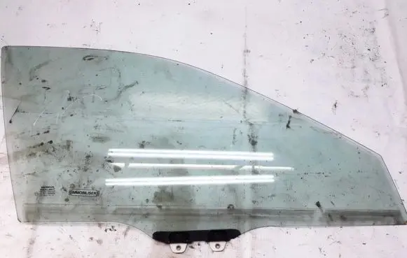 Honda Accord Front door window glass four-door