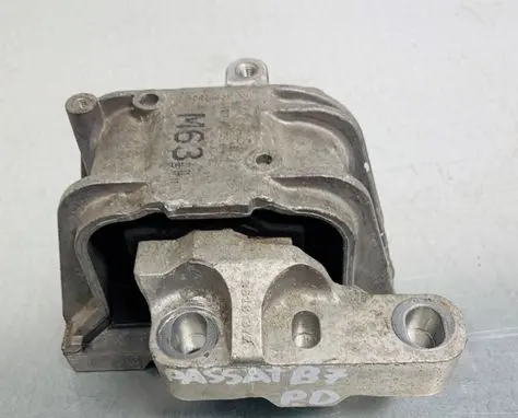 Volkswagen PASSAT B7 Engine mount bracket 1KC199262