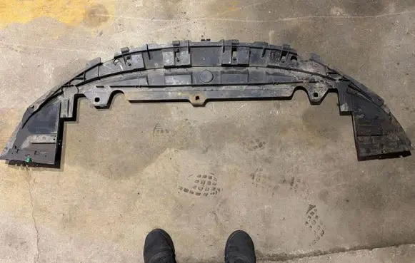Volvo XC70 Front bumper skid plate/under tray 30698425
