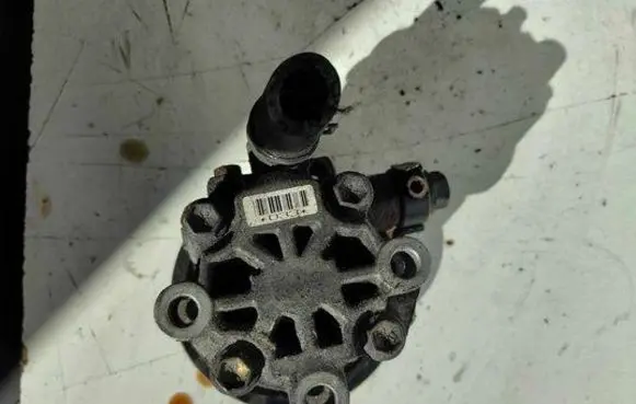 Toyota RAV 4 (XA20) Power steering pump