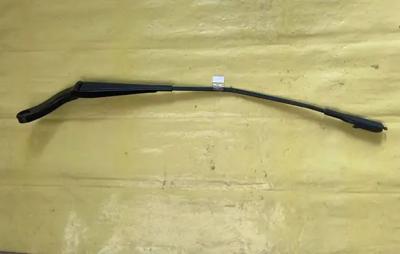 Mercedes-Benz B W245 Front wiper blade arm A1698202040