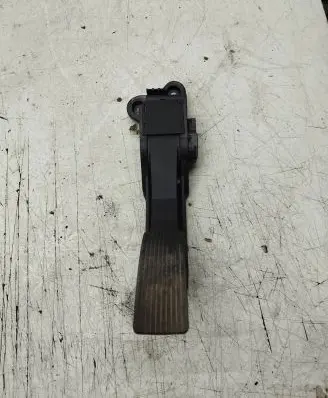 Mercedes-Benz ML W164 Accelerator throttle pedal A1643000004 ZGS008 0311