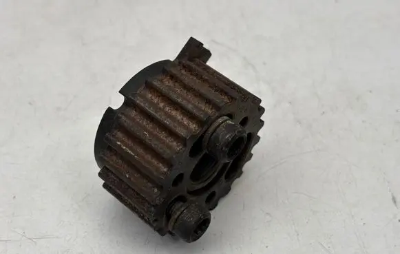 Volkswagen Touran II Fuel pump gear (pulley) 03L130238A 03L130111E