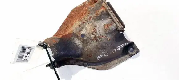 Engine mounting bracket
