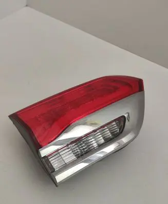 Jeep Grand Cherokee Tailgate rear/tail lights P68110047AC