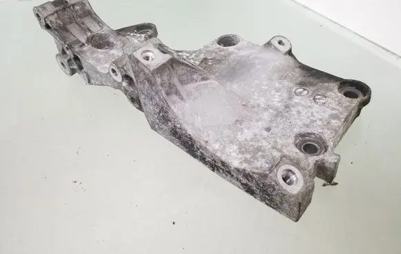 Volkswagen Golf V Generator/alternator bracket 03G903143A