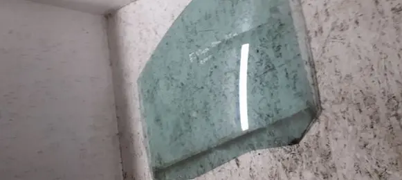 Fiat Ulysse Front door window glass four-door 000929