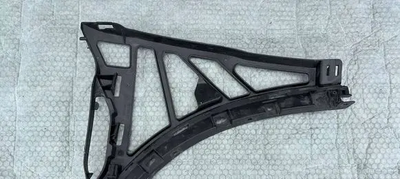Porsche Cayenne (92A) Fender mounting bracket 7P5807177