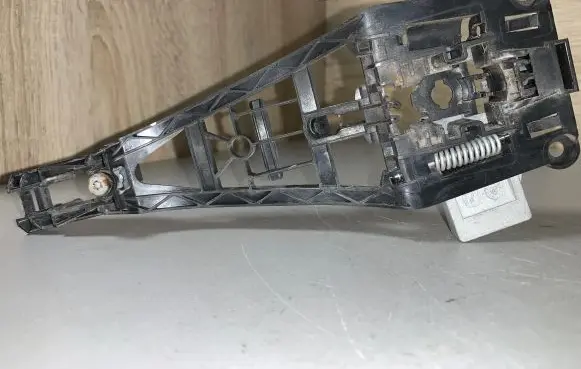 Rear door exterior handle/bracket