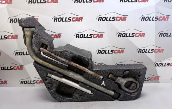 Volkswagen Touareg I Tool set 