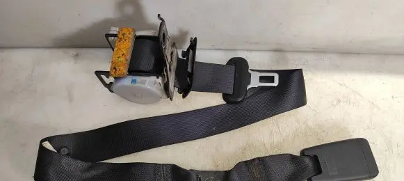 Middle seatbelt (rear)