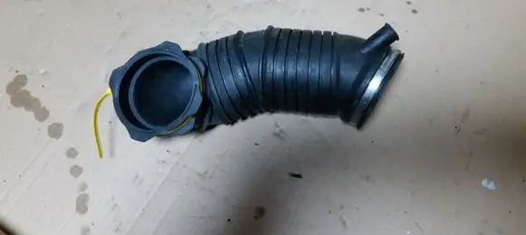 Audi A8 S8 D3 4E Air intake hose/pipe 07C129627F