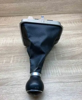 Volkswagen Golf Plus Gear lever shifter trim leather/knob 5M0711113R