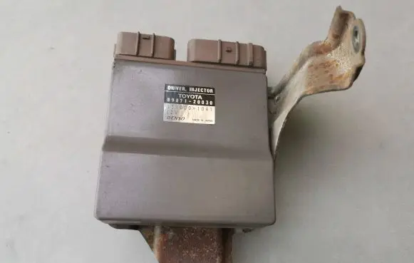 Toyota Previa (XR30, XR40) II Fuel injection control unit/module 8987120030 1310001041