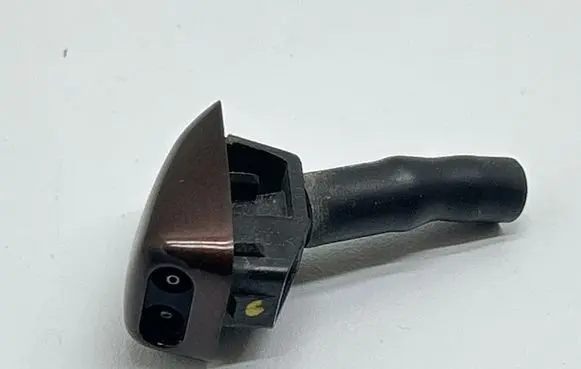 Volvo XC40 Windshield washer spray nozzle 