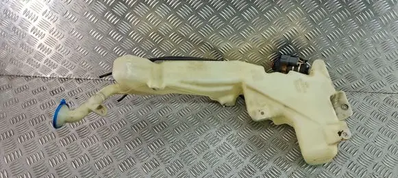 Honda CR-V Windshield washer fluid reservoir/tank