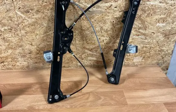 BMW 5 E60 E61 Front window lifting mechanism without motor 7075668 7034352