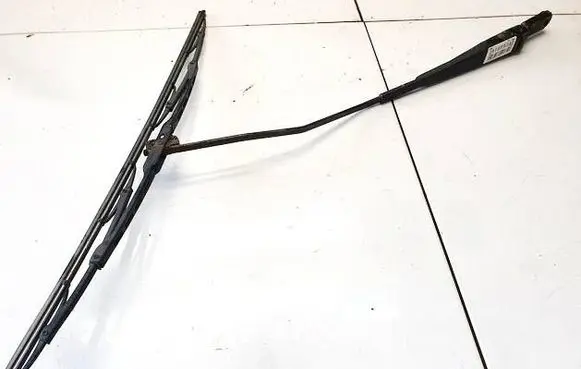 Front wiper blade arm