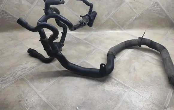 Mercedes-Benz B W245 Engine coolant pipe/hose A6402001452