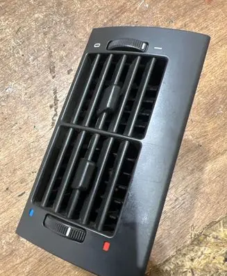 BMW 5 E39 Rear air vent grill 8376150