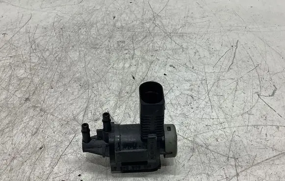 Audi A4 S4 B7 8E 8H Vacuum valve 1K0906283A