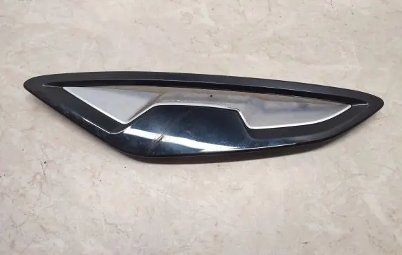 BMW 8 G16 Fender trim (molding) 7419019 51137419019