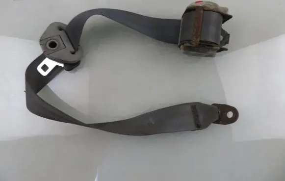 Rear seatbelt
