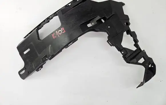 Audi Q7 4M Front bumper mounting bracket 4M0807095E